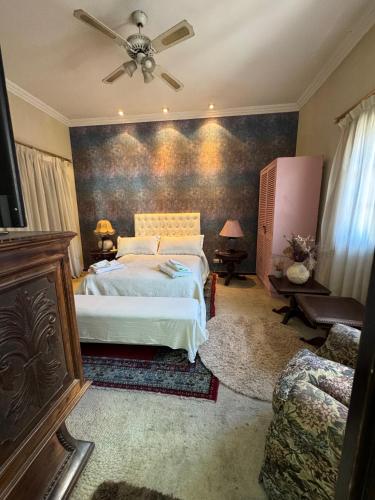 Deluxe Double Room image 6