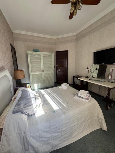 Double Room with Shared Bathroom image 1