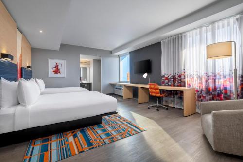 Savvy, Guest room, 2 Queen, City view, Corner room