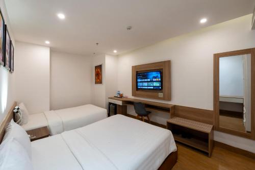 Twin Room with Private Bathroom image 3