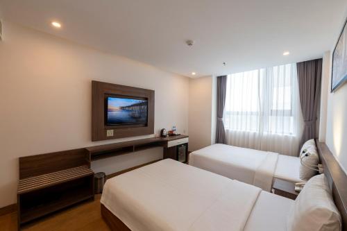 Twin Room with View image 3