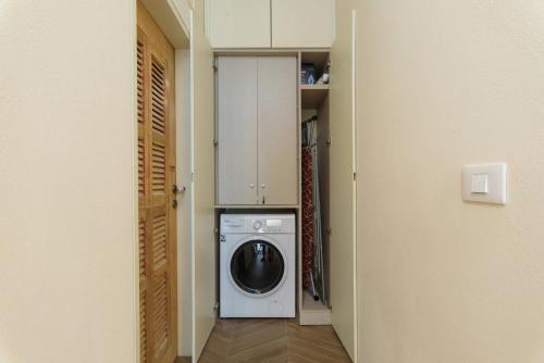 Tulip 2BR Apartment in Gemayze - image 14