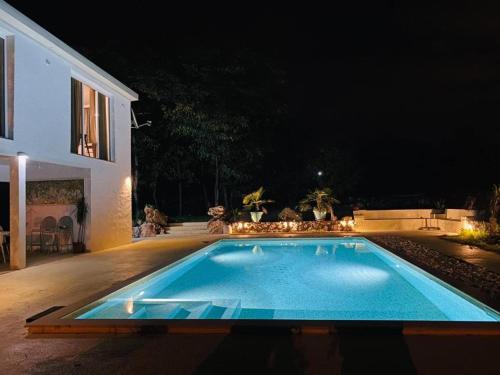 A szálláshely kívülről, The Rock Star's Villa with Private Pool and Beach in Danilovgrad