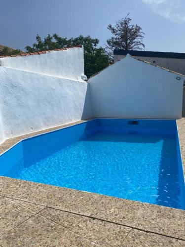 Peldbaseins, Casa Rural El Gallo in Casas de Fernando Alonso