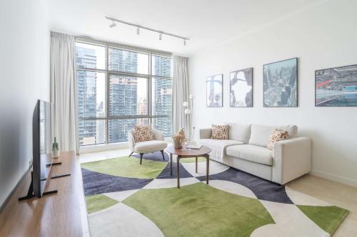 Frank Porter - MAG 218, Dubai Marina, Dubaj