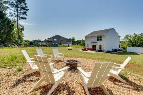 Modern Anderson Home with Fire Pit and Grill in Anderson, USA