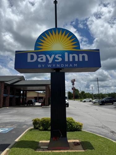 Days Inn by Wyndham Clanton AL - 출입구