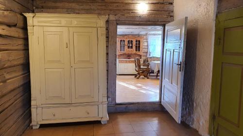Előcsarnok, Authentic homestead over 100 years old in Sirutiškis