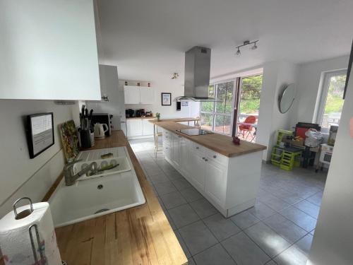 6Bed-Sleeps12-GroupRetreat-YogaStudio-PetFriendly in Le Lorey