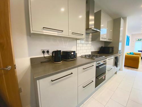 Work-Friendly Four Bedroom Getaway - Free WiFi -Sleeps 9, Birmingham (fotografie 5)
