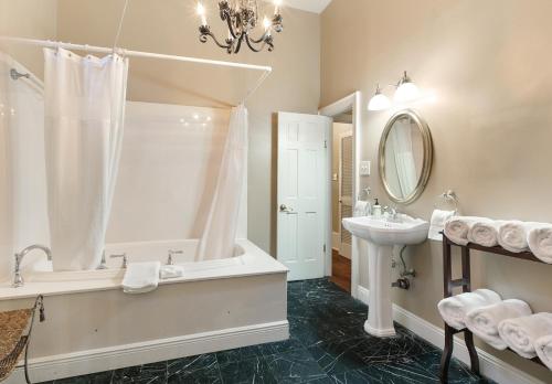 Louis Park Hotel - image 14