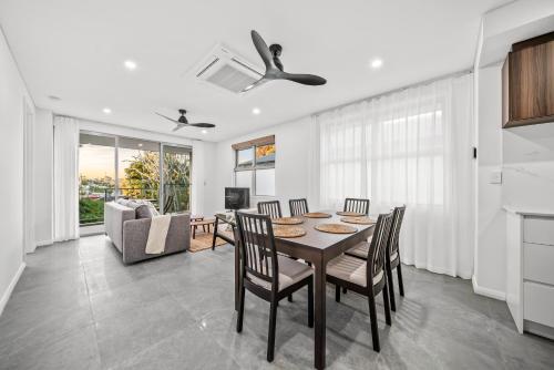 Scarborough Escape, New Morden 3Br Suite, Lockup Garage, Close to Beach