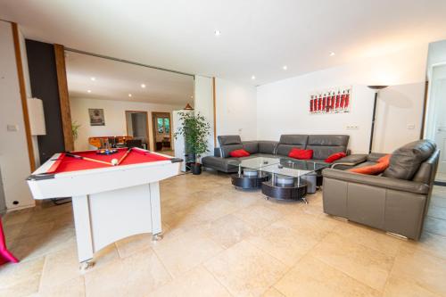 Gîte Cévennes de plein pied tout confort avec piscine privative 12 pers (Gite Cevennes de plein pied tout confort avec piscine privative 12 pers) in Le Collet De Deze