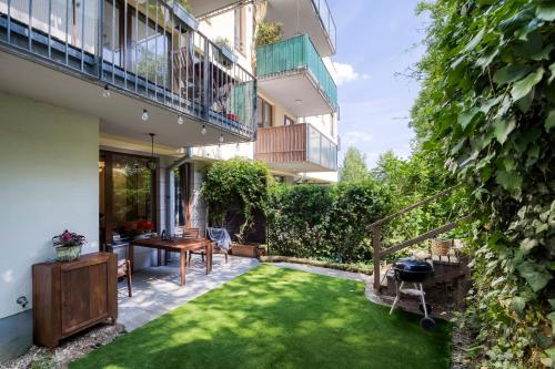 Garden, Apartment with garden in Prague 6 in Praha-Suchdol