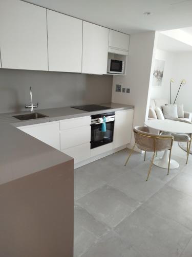 Premium Studio with Sea Views and Pool, Gibilterra (foto 4)