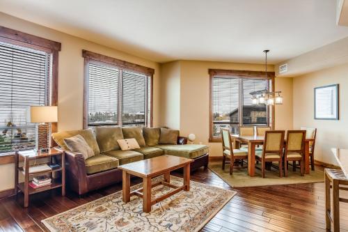 Trailhead Lodge - main image