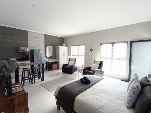 Silver Oaks Airbnb in Long Acres Country Estate