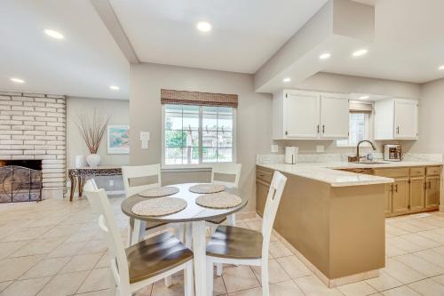Shop, Hike & Explore: Fresno Home w/ Private Pool!, Fresno (fotografie 10)