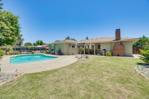 Shop, Hike & Explore: Fresno Home w/ Private Pool!, Fresno (Foto 4)