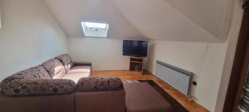 3 bedrooms, 6 beds