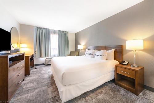 ซูเปอร์ 8 บาย วินด์แฮม ลอยด์มินส์เตอร์ (Super 8 By Wyndham Lloydminster) in ลอยด์มินส์เตอร์