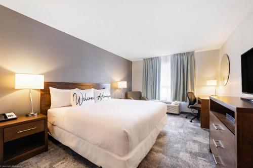 ซูเปอร์ 8 บาย วินด์แฮม ลอยด์มินส์เตอร์ (Super 8 By Wyndham Lloydminster) in ลอยด์มินส์เตอร์