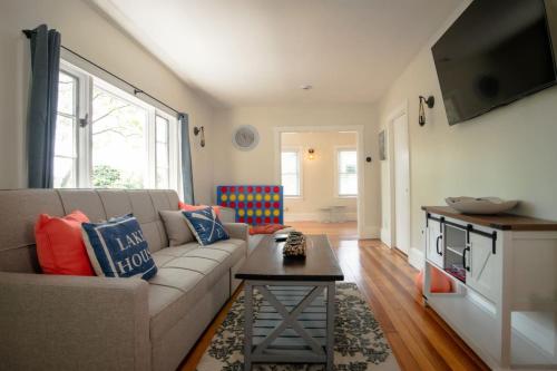 Lakeview Getaway with Hot Tub in บิลเลริกา (MA)