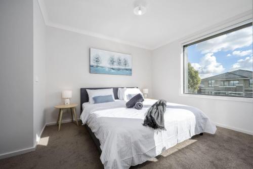 Modeina Modern Brand New 4BR Home in 卡羅林斯溫泉