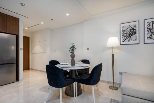 Brand New Stylish 1-Bed Getaway with Private Beach and Palm Views, Dubái (foto 8)