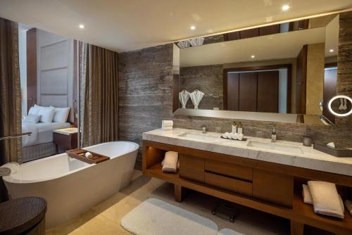 room detail thumbnail 2