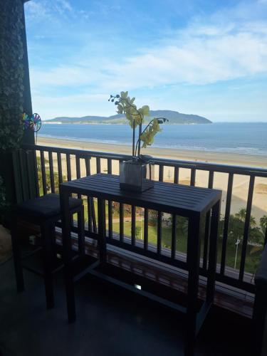 Ocean View Penthouse 130m2, Santos