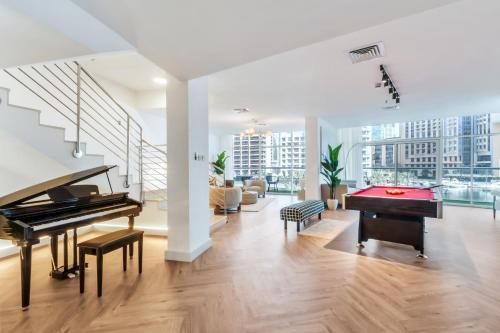 Vibrant Waterfront Duplex in Dubai Marina, Dubái