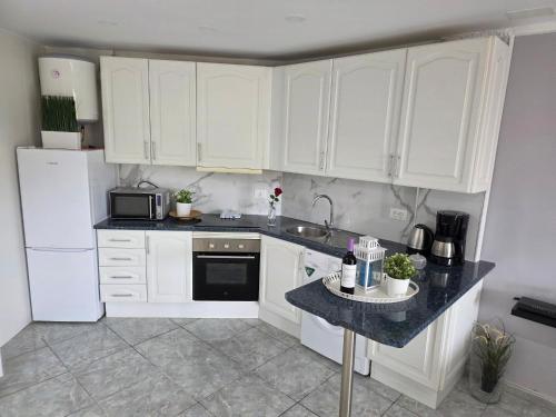 San Marino with heated pool, only 450 meters to the beach, aircondition, wifi 5