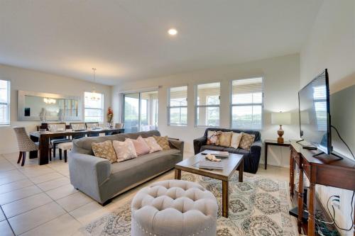 Exceptional 7-bedroom, 5.5 bathroom home in Davenport, USA