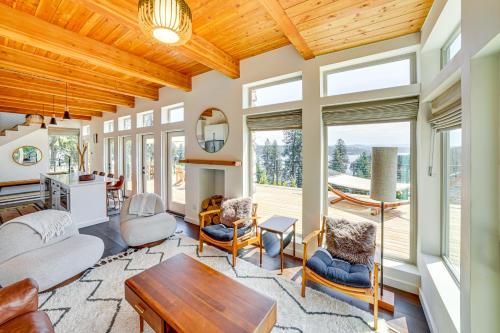 Mid-Century Escape Lake Views, Steps to Cave Bay!