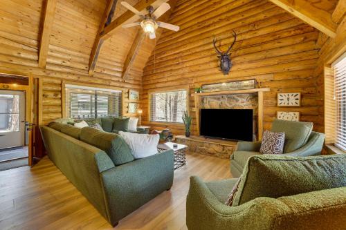 Covered Deck, Private Acreage Log Cabin in Pine, Pine (foto 4)