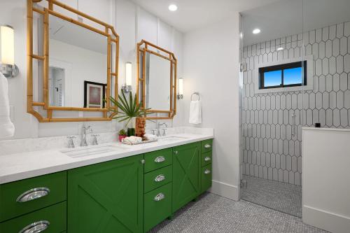 Hale Maia at Kukui ula - Elegant Pool Retreat with Golf Views in Poipu - image 11