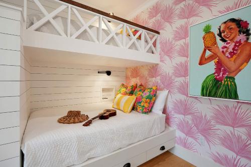 Hale Maia at Kukui ula - Elegant Pool Retreat with Golf Views in Poipu - image 3