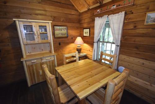 Multiple cabins at Cabin Fever, Saluda (photo 8)
