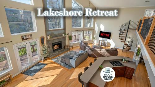 Lakeshore Retreat with Lake Lanier views & hot tub in 特賴恩 (NC)
