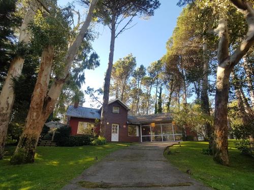 casa Cariloimagine, para 14 personas, con servicios, 3 cuadras de la playa y 3 del centro comercial