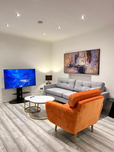 Luxury home in prime location Steps from WoodGreen, Londýn