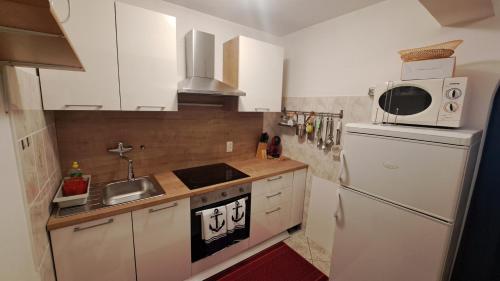 Apartment with Sea View image 3