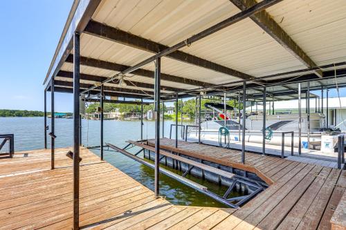 Lakefront Brownwood Home with Private Boat Dock in Lake Brownwood, USA