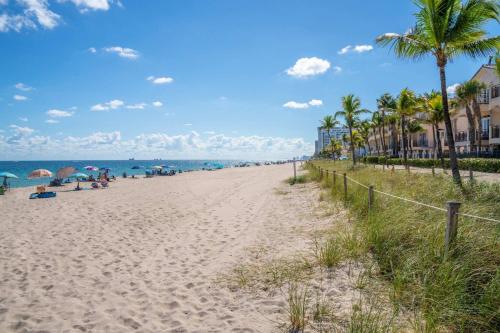 Beachside Villa – khách sạn tại Lauderdale-by-the-Sea