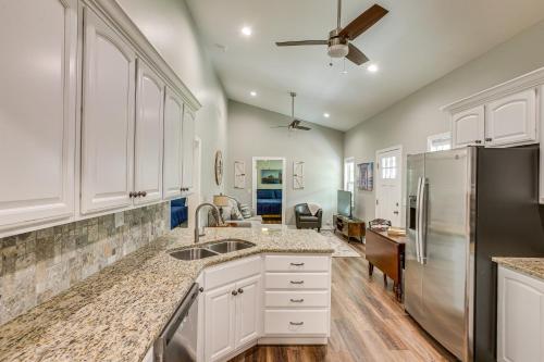 1/2 Mi to Kentucky Downs: Franklin Home w/ Patio! in Portland (TN)