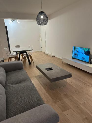 2 Bedroom Ocean view Apartment, Nice (photo 6)