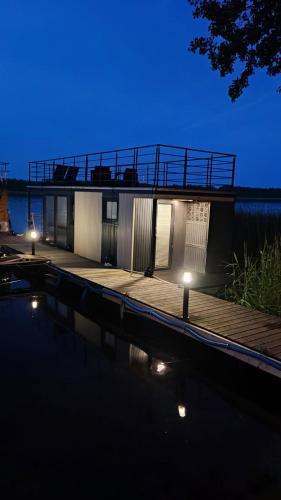 Houseboat SeeSea Mazury - Domek na wodzie Bogaczewo, Giżycko (Houseboat SeeSea Mazury - Domek na wodzie Bogaczewo, Gizycko) in Bogaczewo