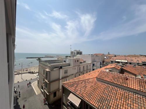 Beautiful apartment with sea view in เลอ กรู ดู ลัวร์