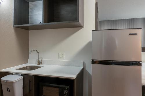 Econo Lodge Limon - image 12